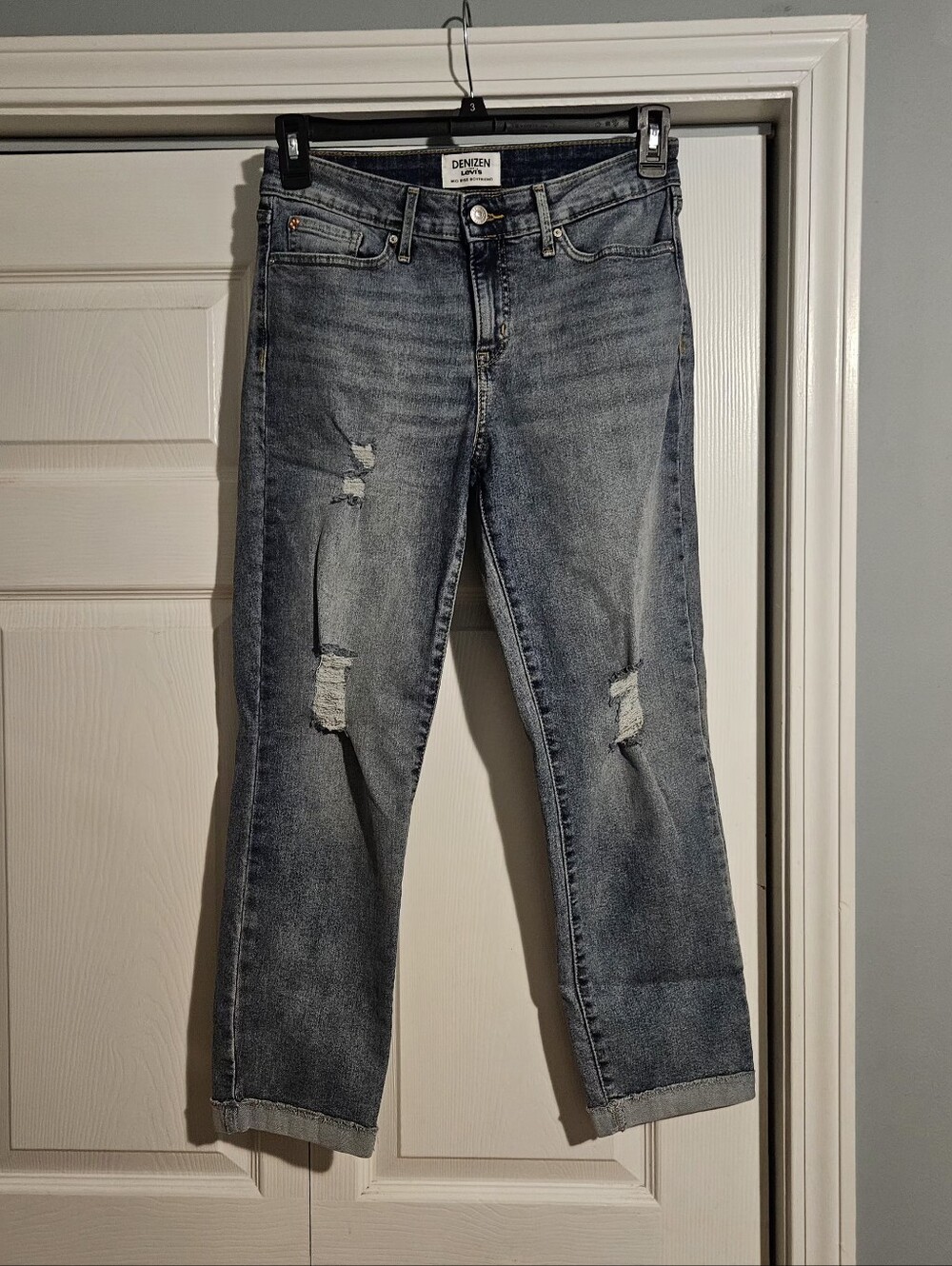 Denizen from Levi's Women's Distressed Light Blue Midrise Boyfriend Jeans 8/29